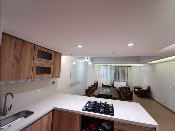 Apartamento de 3 alcobas en venta en Laureles, Medellín, 200 m² · foto 2 de 14