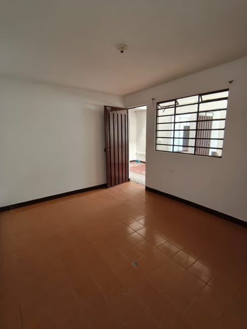 Casa de 6 alcobas en venta en Engativá, Bogotá, 216 m² · foto 5 de 24