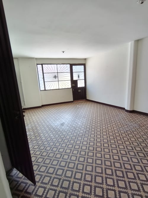 Casa de 6 alcobas en venta en Engativá, Bogotá, 216 m² · foto 3 de 24