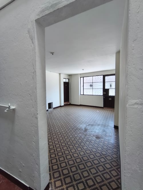 Casa de 6 alcobas en venta en Engativá, Bogotá, 216 m² · foto 2 de 24