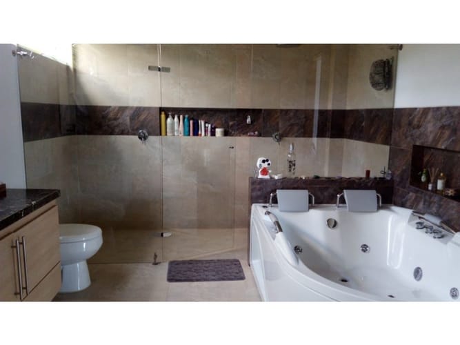 Casa de 5 alcobas en venta en Llano Grande, Rionegro, 350 m² · foto 21 de 24