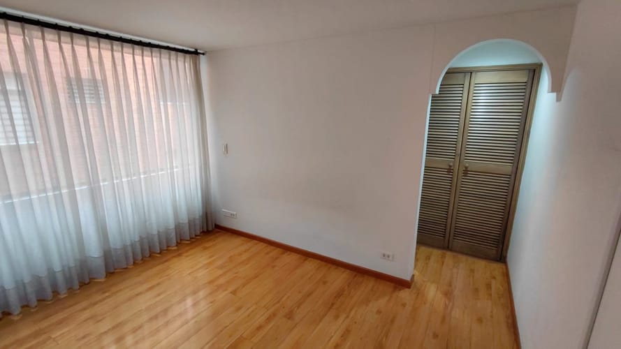 Apartamento de 2 alcobas en venta en Bella Suiza, Bogotá, 66 m² · foto 2 de 15