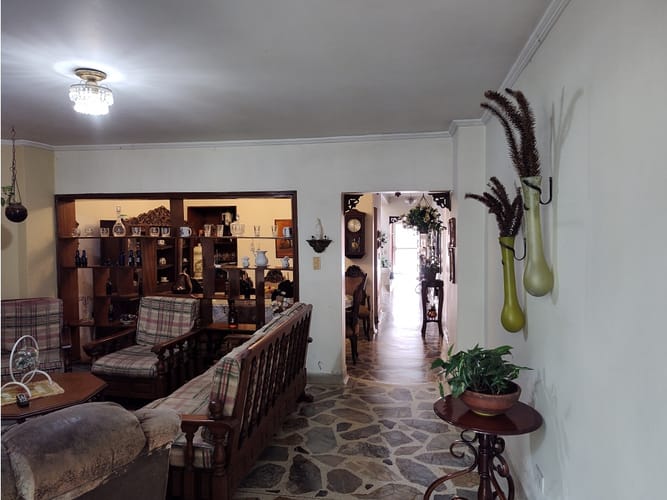 Casa de 3 alcobas en venta en Las Acacias, Medellín, 269 m² · foto 4 de 15