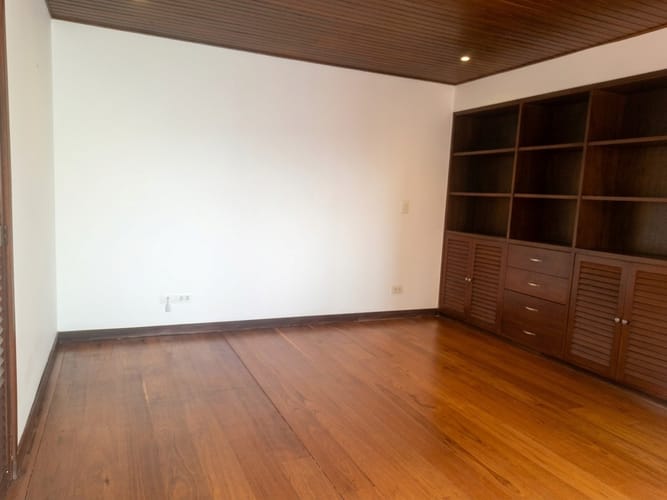 Apartamento de 3 alcobas en arriendo en Chicó Navarra, Bogotá, 165 m² · foto 10 de 13