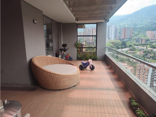 Apartamento de 3 alcobas en venta en Cumbres, Envigado, 283 m² · foto 3 de 24
