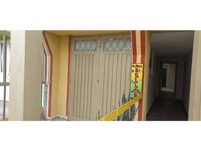 Casa de 7 alcobas en venta en La Campiña, Bogotá, 238 m² · foto 3 de 24