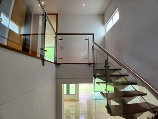 Casa de 3 alcobas en arriendo en Urbanización Las Cumbres, Envigado, 448 m² · foto 5 de 24