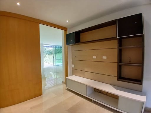 Casa de 3 alcobas en arriendo en Urbanización Las Cumbres, Envigado, 448 m² · foto 8 de 24