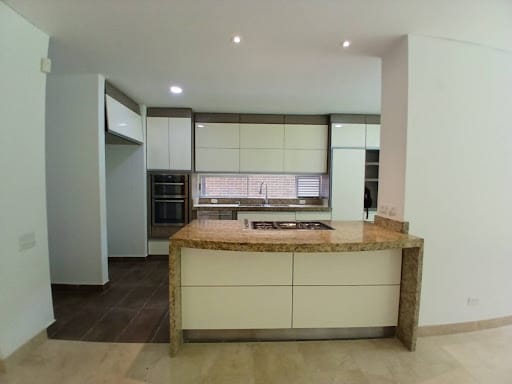 Casa de 3 alcobas en arriendo en Urbanización Las Cumbres, Envigado, 448 m² · foto 10 de 24