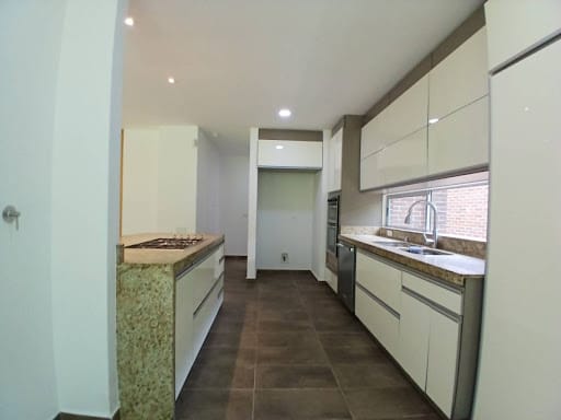 Casa de 3 alcobas en arriendo en Urbanización Las Cumbres, Envigado, 448 m² · foto 11 de 24