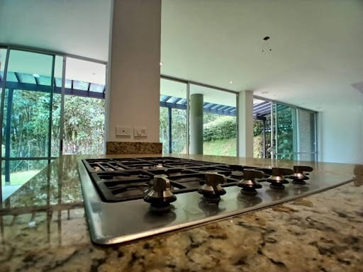Casa de 3 alcobas en arriendo en Urbanización Las Cumbres, Envigado, 448 m² · foto 12 de 24
