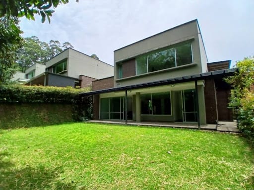 Casa de 3 alcobas en arriendo en Urbanización Las Cumbres, Envigado, 448 m² · foto 21 de 24