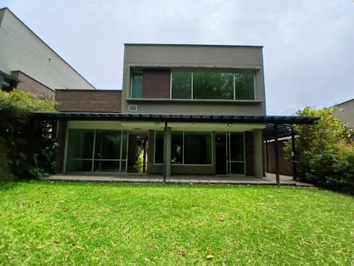 Casa de 3 alcobas en arriendo en Urbanización Las Cumbres, Envigado, 448 m² · foto 22 de 24