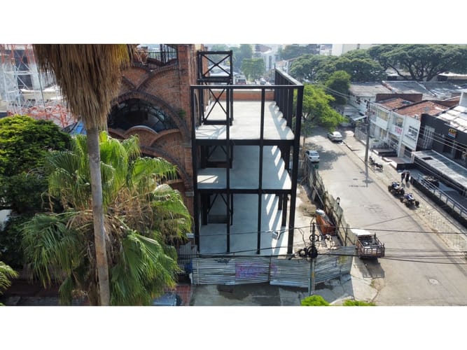 Edificio en venta en Santa Monica, Cali, 939 m² · foto 2 de 8