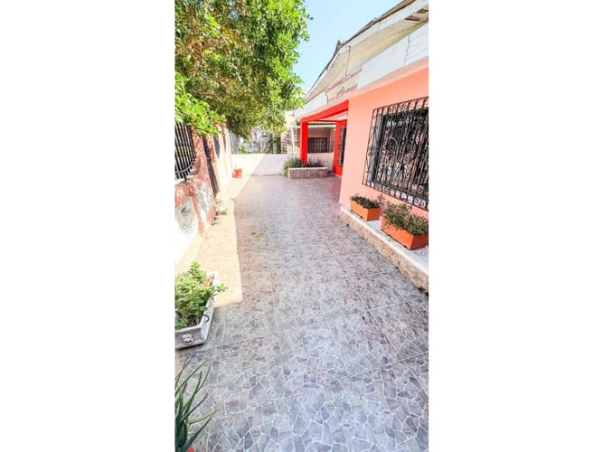 Casa de 4 alcobas en venta en Daniel Lemaitre, Cartagena, 300 m² · foto 9 de 9