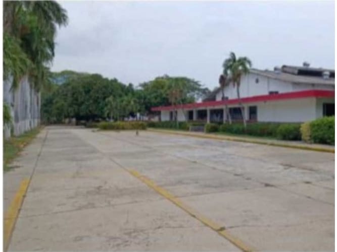 Bodega en venta en Gaira, Santa Marta, 2226 m² · foto 2 de 3