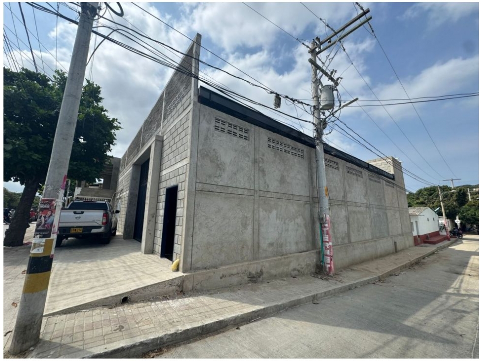 Bodega en arriendo en Manzanares, Santa Marta, 330 m² · foto 2 de 9