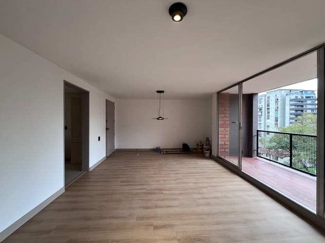 Apartamento de 3 alcobas en arriendo en El Poblado, Medellín, 101 m² · foto 2 de 14