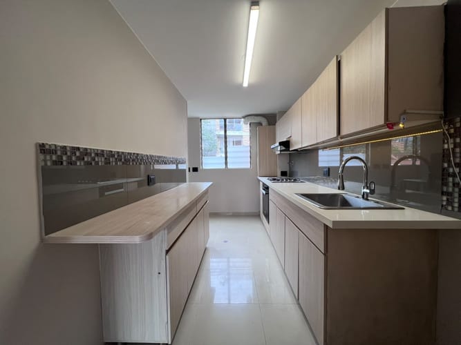 Apartamento de 3 alcobas en arriendo en El Poblado, Medellín, 101 m² · foto 3 de 14