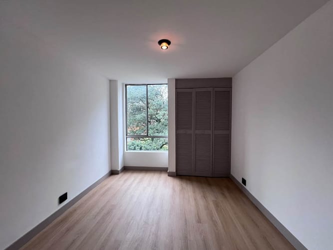 Apartamento de 3 alcobas en arriendo en El Poblado, Medellín, 101 m² · foto 10 de 14