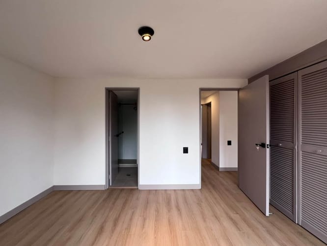 Apartamento de 3 alcobas en arriendo en El Poblado, Medellín, 101 m² · foto 12 de 14