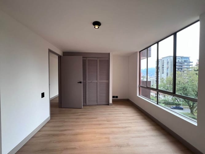 Apartamento de 3 alcobas en arriendo en El Poblado, Medellín, 101 m² · foto 5 de 14