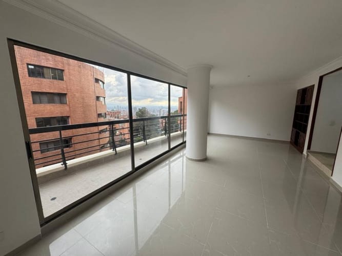 Apartamento en venta en Los Rosales, Bogotá · foto 3 de 22