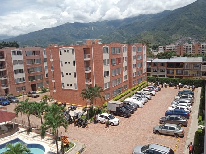 Apartamento de 3 alcobas en venta en Reservas Del Jardin, Ibagué, 54 m² · foto 3 de 21