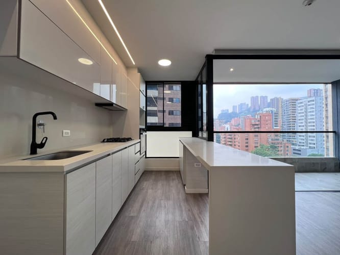 Apartamento de 2 alcobas en venta en El Poblado, Medellín, 86 m² · foto 10 de 16