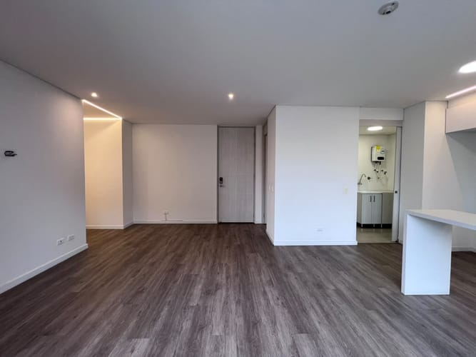 Apartamento de 2 alcobas en venta en El Poblado, Medellín, 86 m² · foto 4 de 16