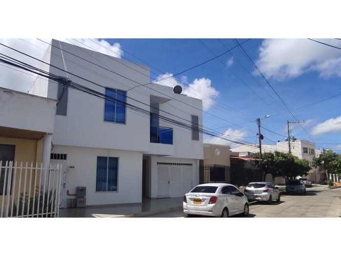 Casa de 9 alcobas en venta en La Julia, Montería, 440 m² · foto 1 de 23