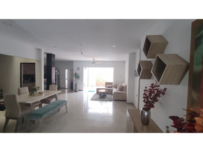 Casa de 9 alcobas en venta en La Julia, Montería, 440 m² · foto 2 de 23
