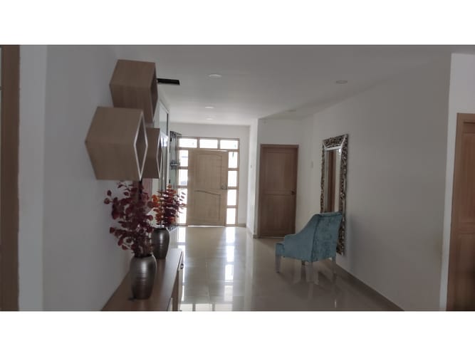 Casa de 9 alcobas en venta en La Julia, Montería, 440 m² · foto 3 de 23
