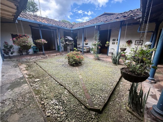Casa de 8 alcobas en venta en La Tablaza, La Estrella, 440 m² · foto 2 de 24