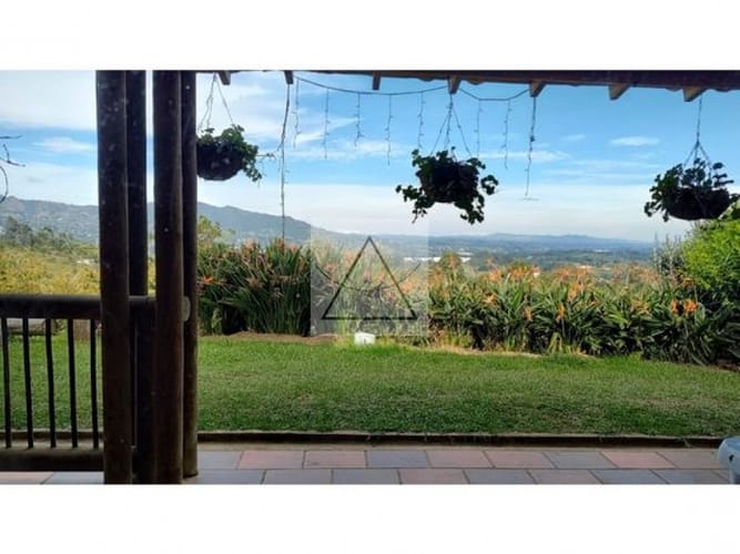 Finca en venta en Guarne, 250 m² · foto 8 de 24