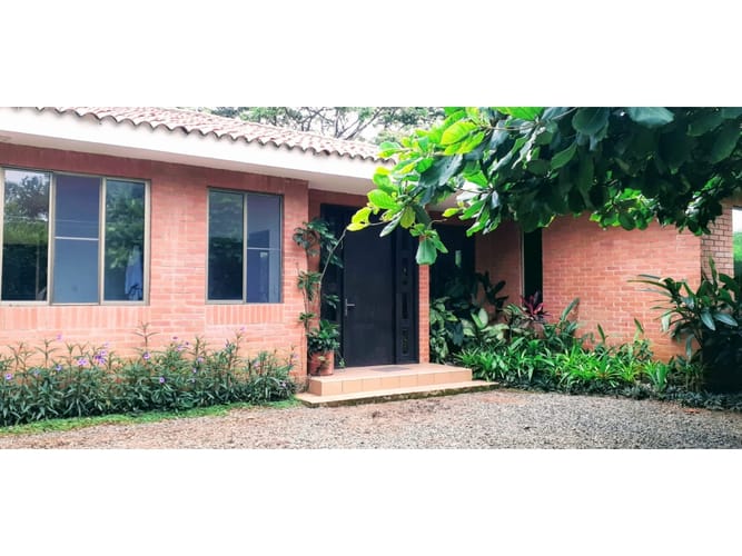Casa de 4 alcobas en venta en La Morada, Jamundí, 250 m² · foto 2 de 15