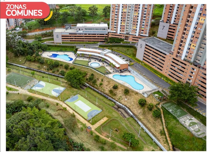Apartamento de 4 alcobas en venta en Bello, 148 m² · foto 2 de 16