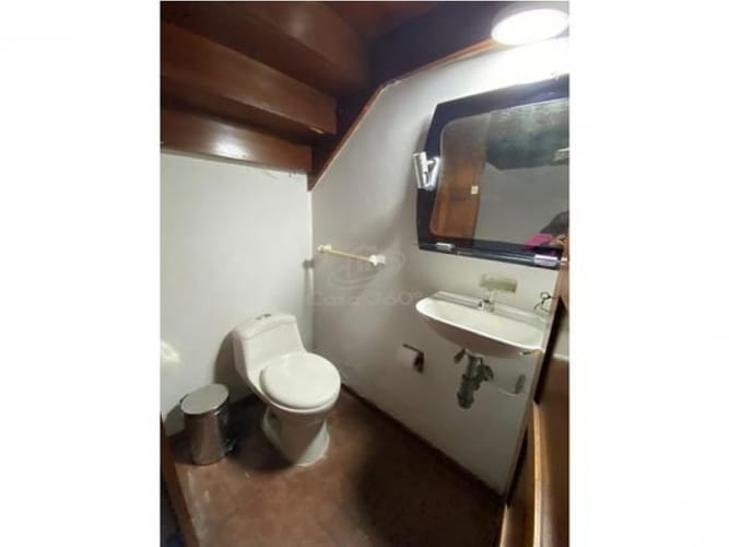 Casa de 3 alcobas en venta en San Luis, Bogotá, 315 m² · foto 2 de 24
