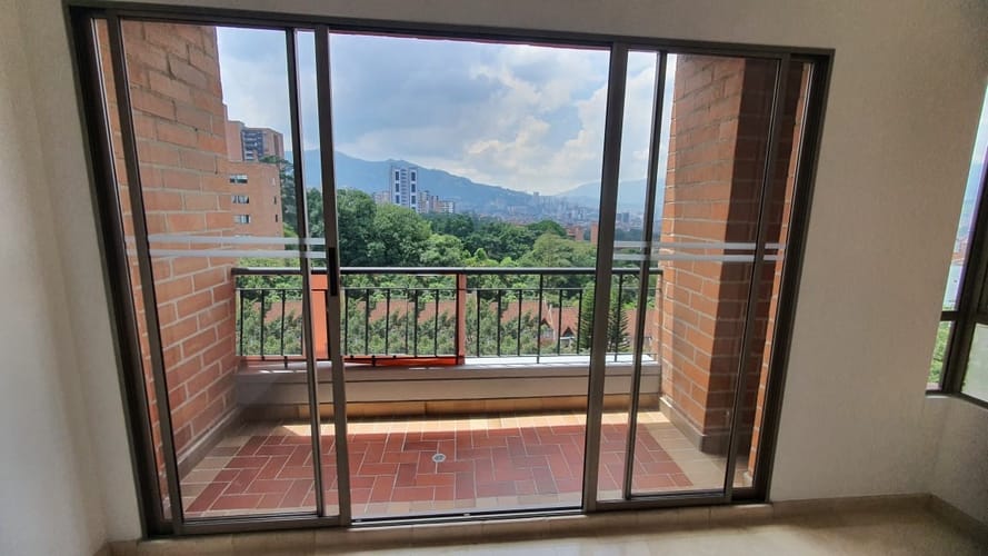 Apartamento de 3 alcobas en arriendo en El Diamante No. 2, Medellín, 162 m² · foto 2 de 20