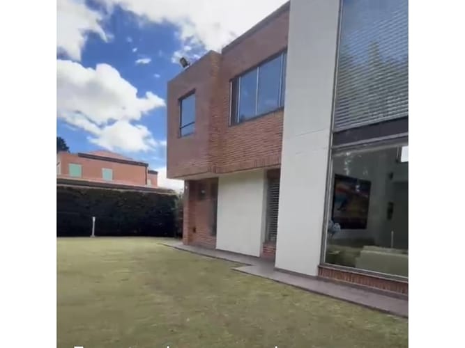 Casa de 4 alcobas en venta en San Jose De Los Nogales, Chía, 500 m² · foto 2 de 8