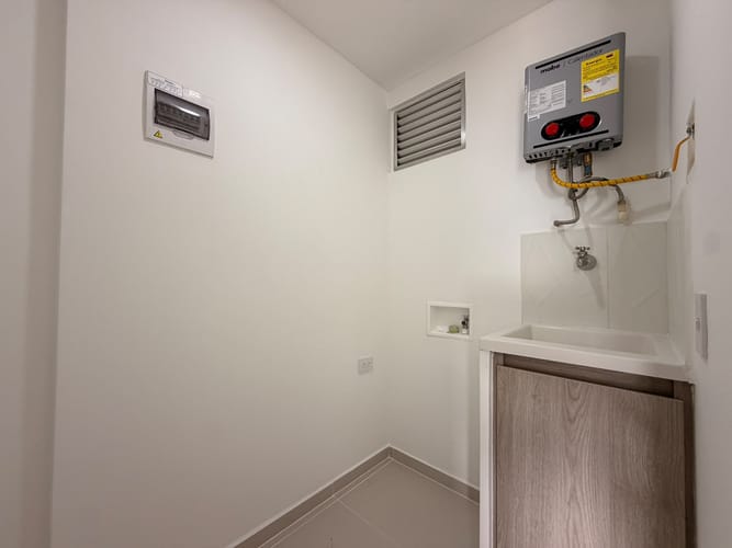 Apartamento de 3 alcobas en venta en Zona Industrial No. 1, Itagüí, 63 m² · foto 5 de 13