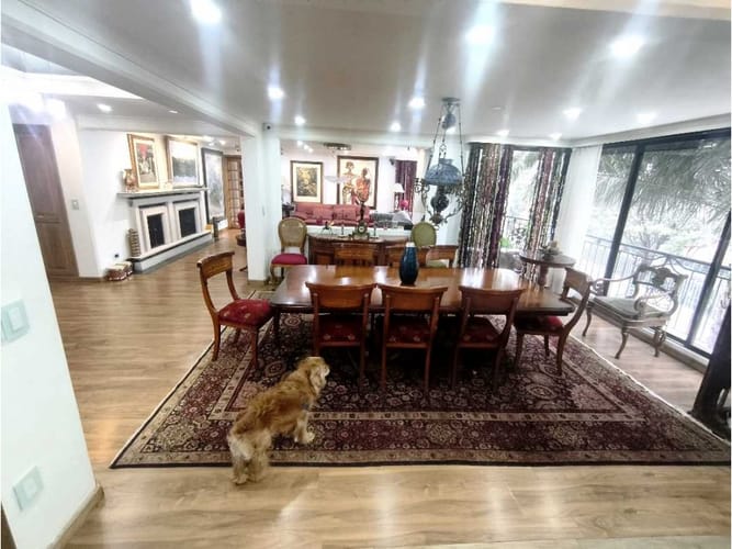Apartamento de 4 alcobas en venta en Los Rosales, Bogotá, 284 m² · foto 2 de 24
