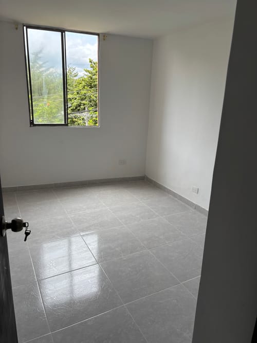 Casa de 4 alcobas en arriendo en Los Colegios, Rionegro, 120 m² · foto 3 de 8