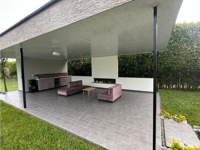 Casa de 4 alcobas en venta en Armenia, 750 m² · foto 2 de 24