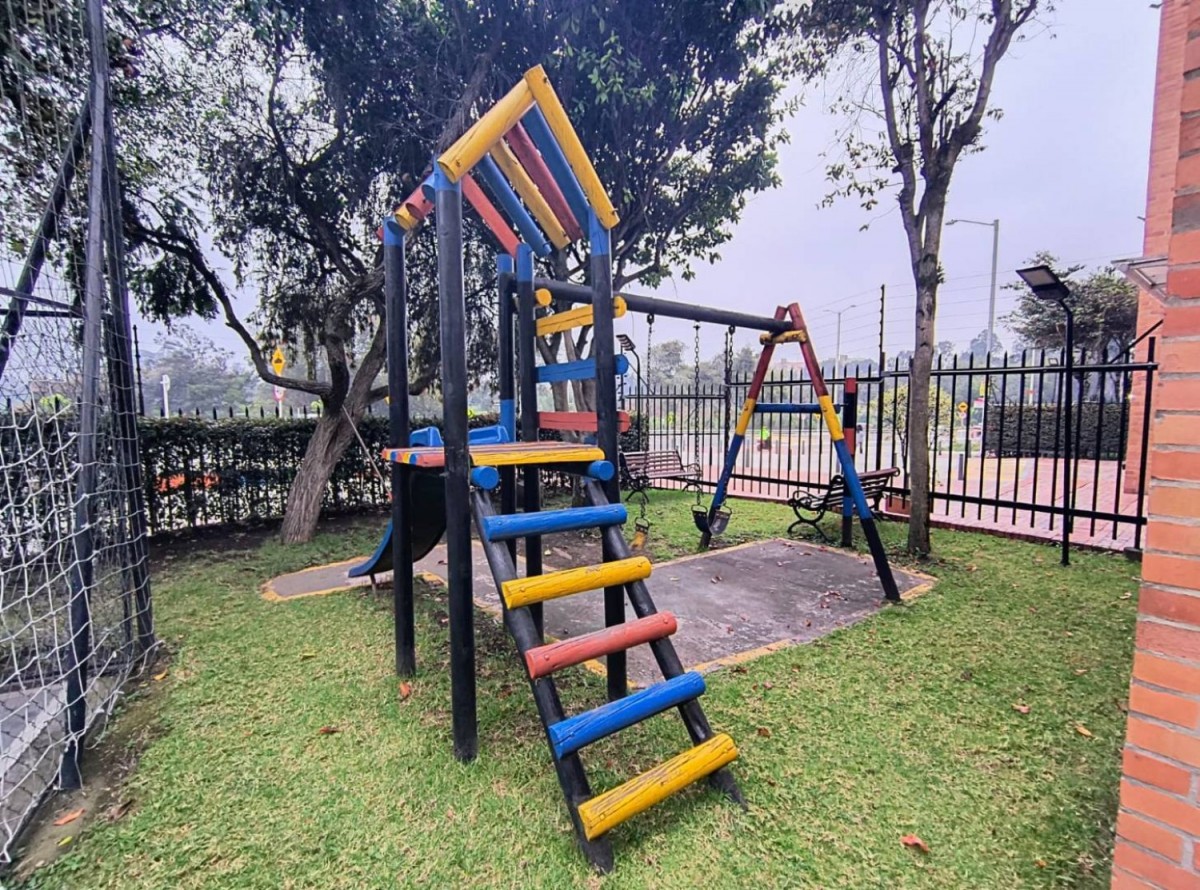 Casa en venta en Cerros De Suba, Bogotá · foto 6 de 24