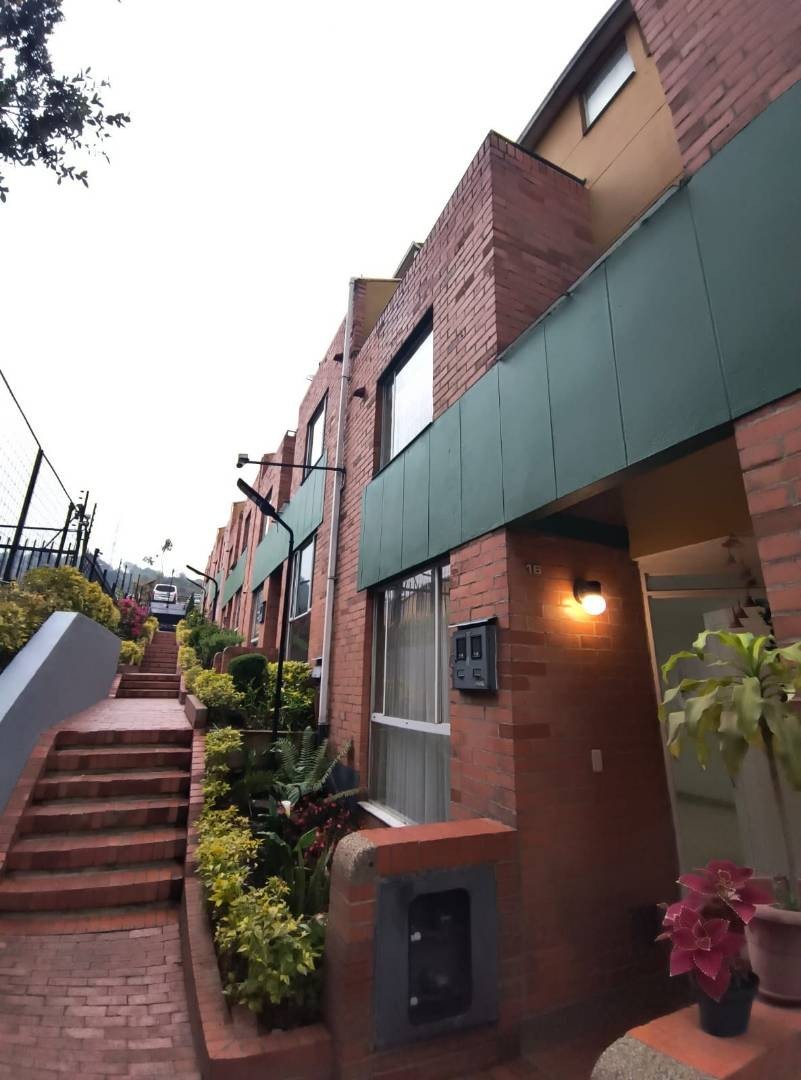 Casa en venta en Cerros De Suba, Bogotá · foto 8 de 24