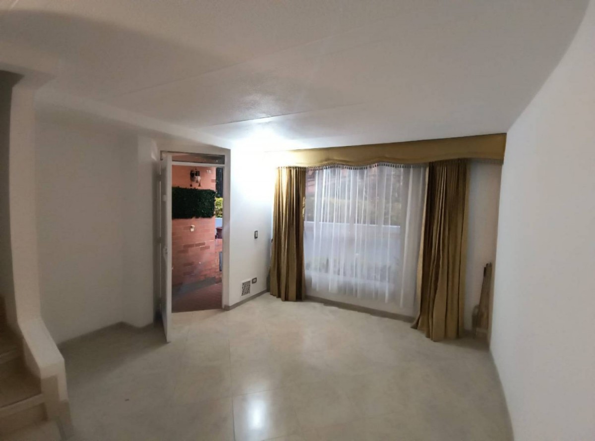 Casa en venta en Cerros De Suba, Bogotá · foto 10 de 24