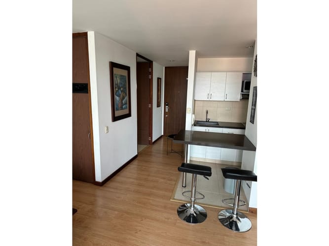 Apartaestudio en venta en La Aguacatala, Medellín, 40 m² · foto 2 de 12