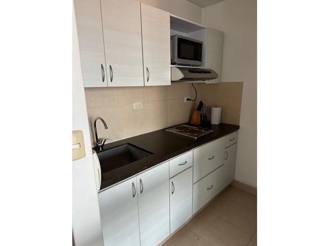 Apartaestudio en venta en La Aguacatala, Medellín, 40 m² · foto 6 de 12