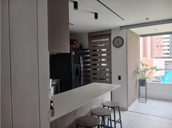 Apartamento de 3 alcobas en venta en Los Colores, Medellín, 75 m² · foto 2 de 24